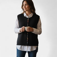 Karmen – Elegantní pletená vesta pro každodenní styl